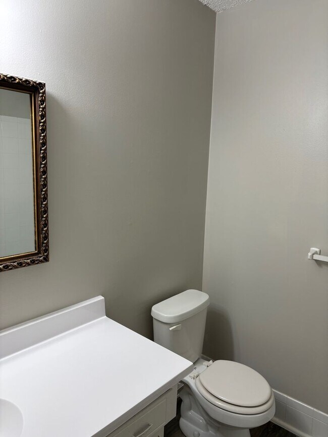Building Photo - 311 Hawthorne Ct