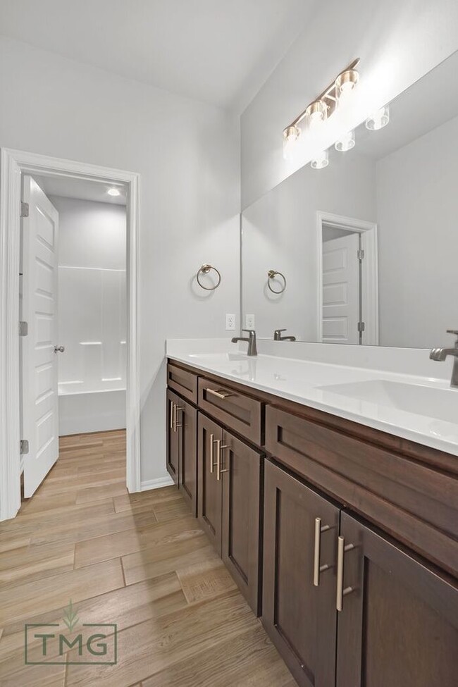Building Photo - New Listing! Enclave at Parker Village!