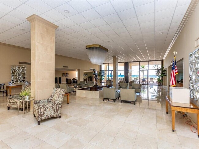 Building Photo - 1147 Hillsboro Mile