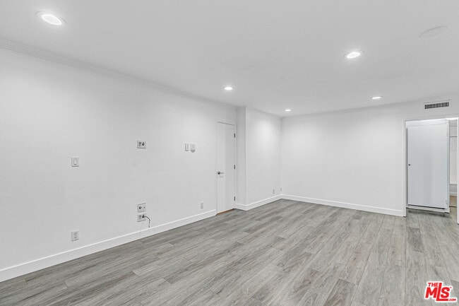 Building Photo - 1837 N La Brea Ave