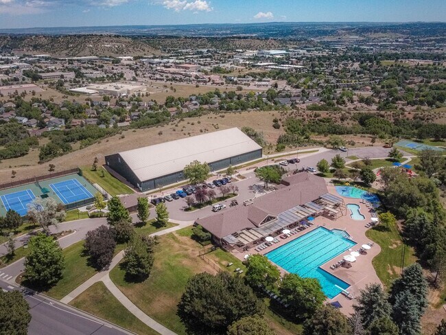 Building Photo - Luxury Living at Camels RIdge