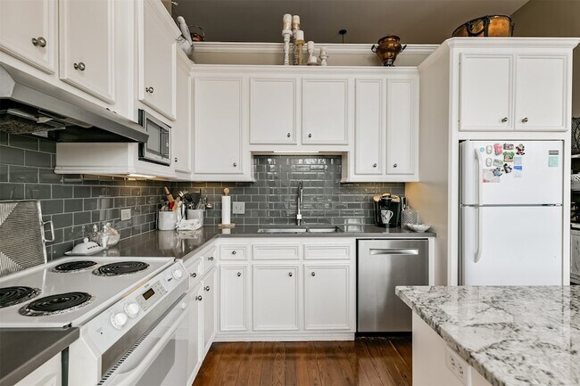 Building Photo - 525 22nd St