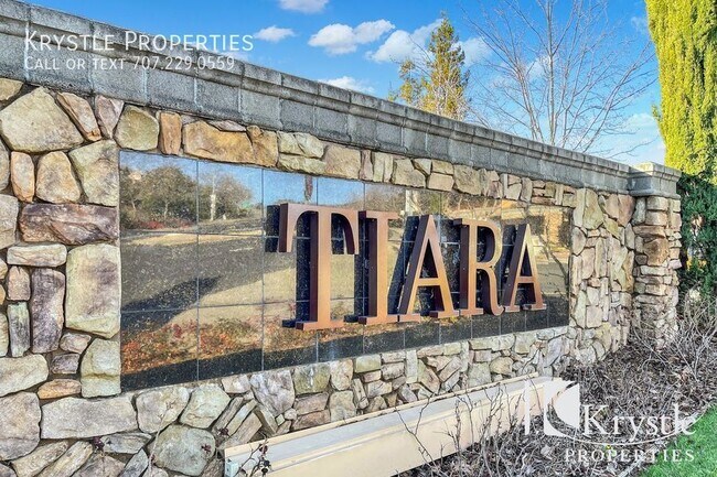 Building Photo - Gorgeous condo in beautiful Tiara gated co...