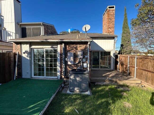 Building Photo - Ready to move in...