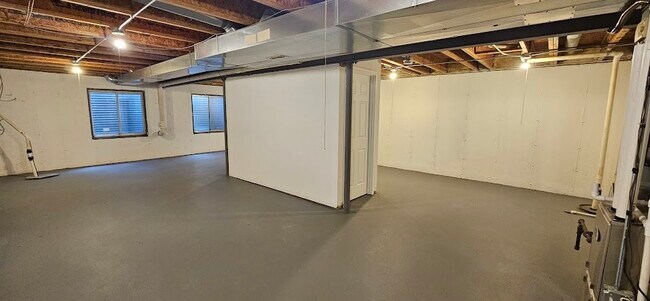 Building Photo - 450 Rosewood Crossing