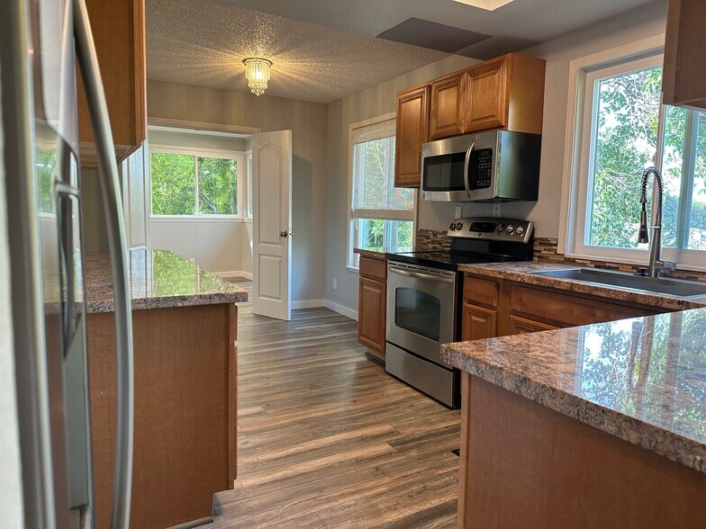 Building Photo - 1035 Delna Manor Ln