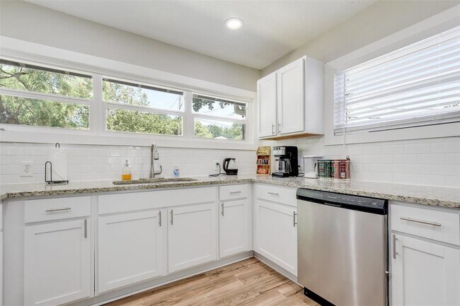 Building Photo - 6301 Arnold Dr