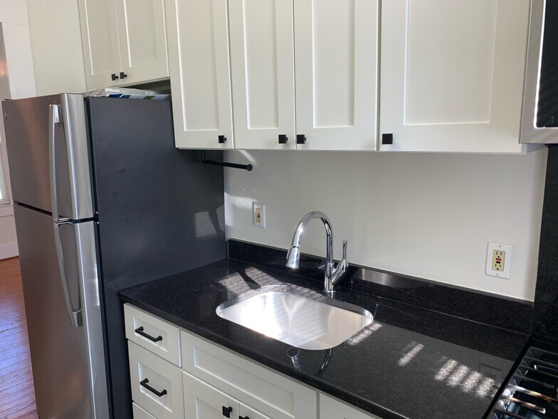 Building Photo - 315 S 5th Ave