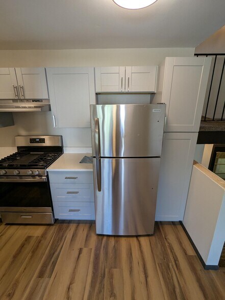 Building Photo - 645 Easton Pky