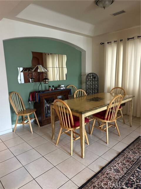 Building Photo - 610 Main St