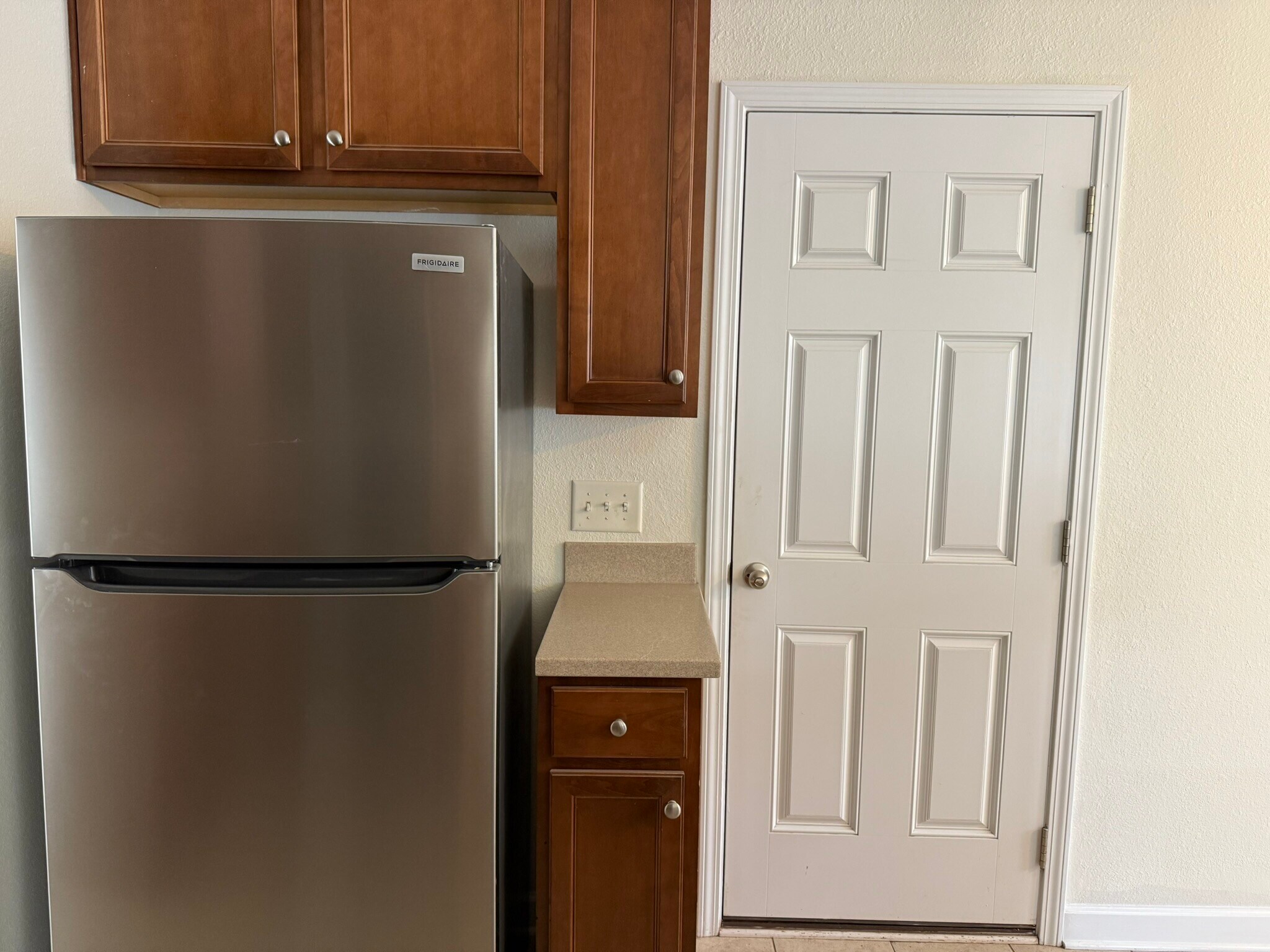 Building Photo - 834 Indianola Ct