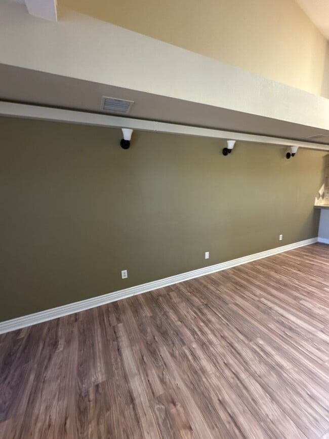 Building Photo - 2800 W Centennial Dr