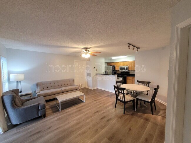 Building Photo - 5064 Park Central Dr