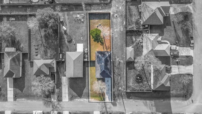 Building Photo - Charming single story 3-bedroom, 2-bath home nestled in a quiet, well-established neighborhood in...