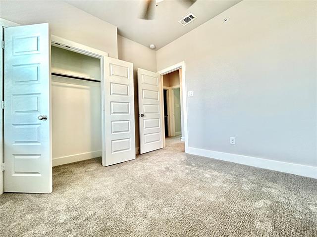 Building Photo - 1830 NE Green Oaks Blvd