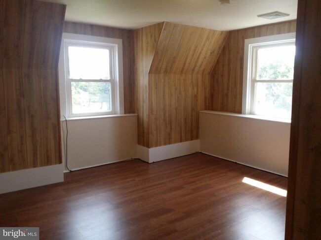 Building Photo - 52 Pear Rd