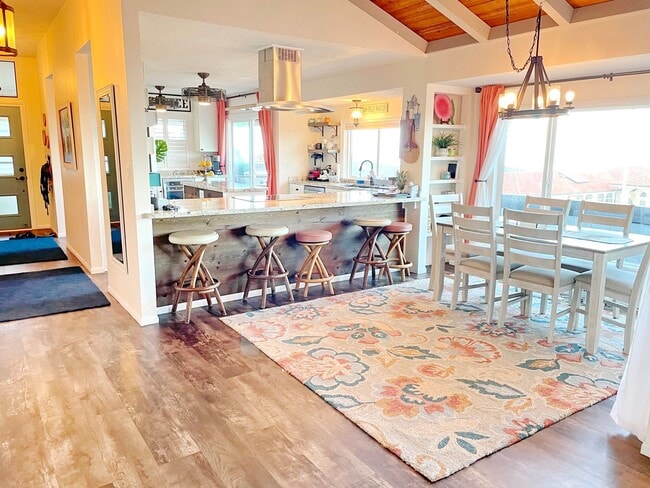 Building Photo - Wailuku Heights Executive Style 3Bed/2Bath Furnished Upstairs Home - Pool w/ cabanas - Most Utili...