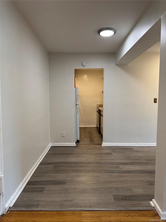 Building Photo - 700 Scarsdale Ave