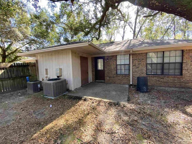 Building Photo - 1360 Fairchild St