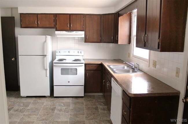 Building Photo - 300 Sundridge Dr