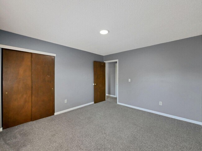 Building Photo - 175 Kraft Dr