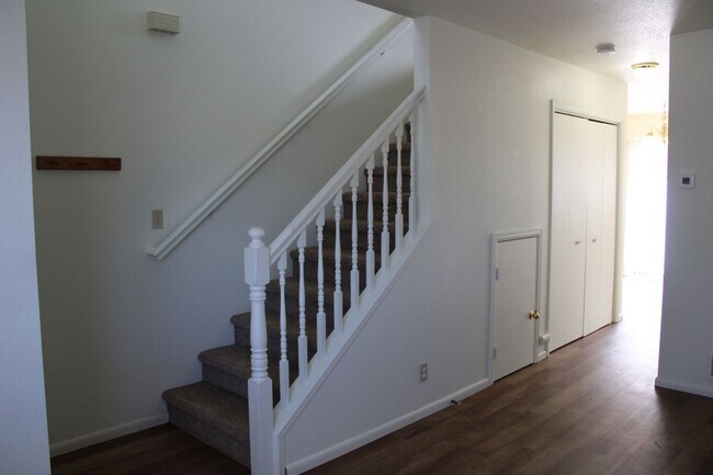 Building Photo - Charming 2 Bedroom Townhome in Loveland