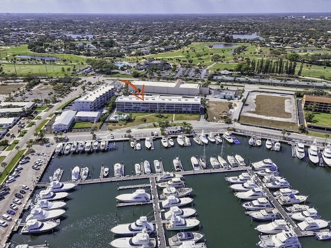 Building Photo - 907 Marina Dr