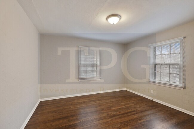 Building Photo - Newly Renovated, Pet Friendly Home in KCMO!
