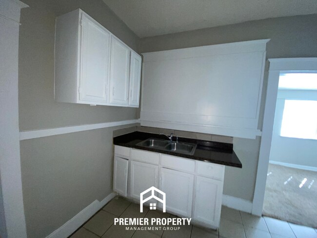 Building Photo - Vibrant 3BR Home near Midtown Memphis | Fireplace, Hardwood Floors & Fenced Yard