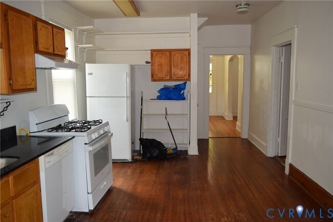 Building Photo - 301 W 30th St