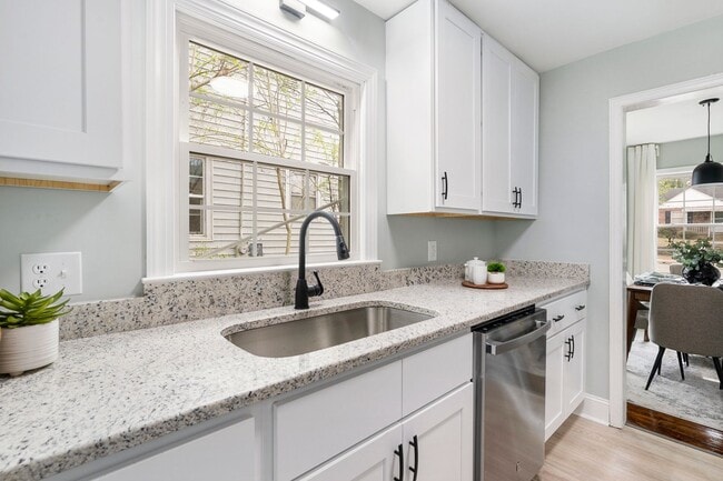 Building Photo - 3 Bedroom 1 Bathroom Home in Durham