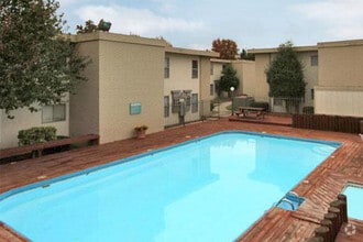 Building Photo - Crosswinds Apartments