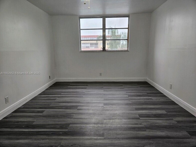 Building Photo - 404 NW 68th Ave
