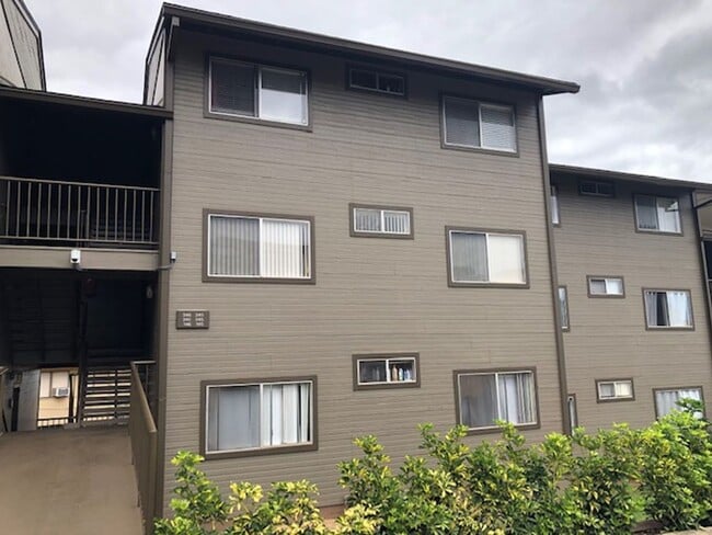 Primary Photo - 2 Bedroom, 1 Bathroom and 2 Parking (Paleh...