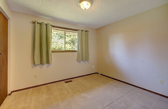 Building Photo - Spacious 3-Bedroom Home with Private Backyard Oasis
