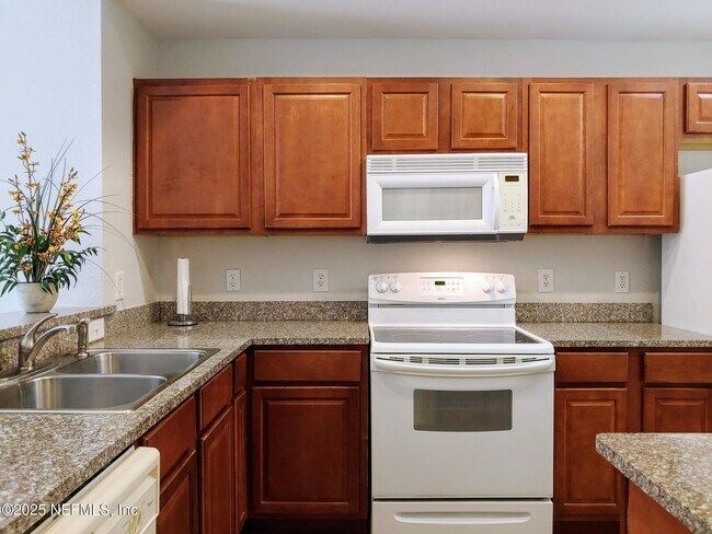 Building Photo - 10200 Belle Rive Blvd