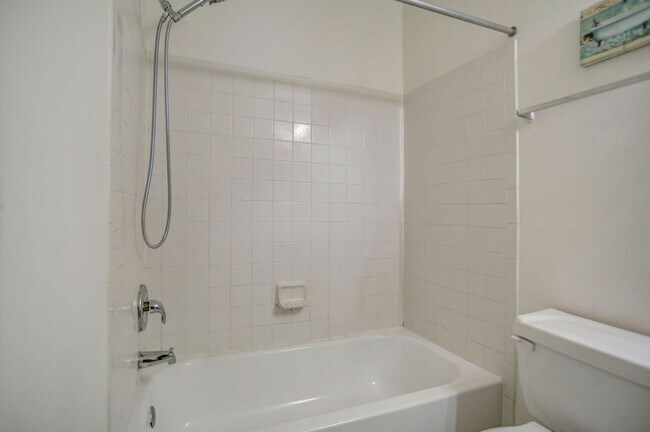 Building Photo - Lovely First Floor Condo at Plantation Point