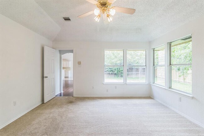 Building Photo - 800 Mountain Ridge Dr
