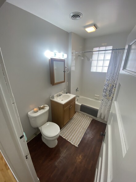 Building Photo - 3228 3rd Ave S