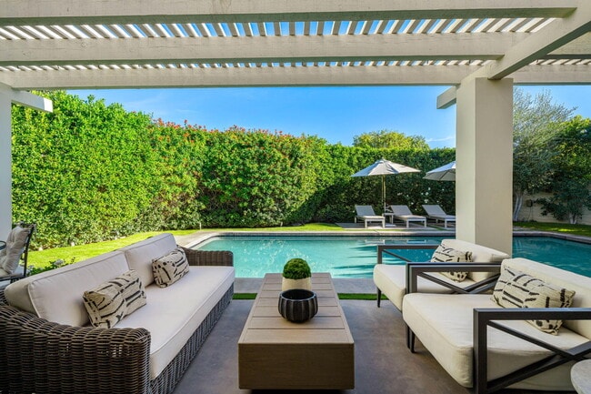 Building Photo - 6 Exeter Ct