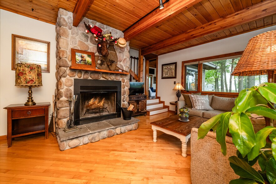 Building Photo - 7258 Beach Dr