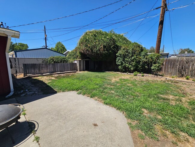 Building Photo - Cutest 3-Bedroom House with Covered Back Patio + Bonus Storage/Office!