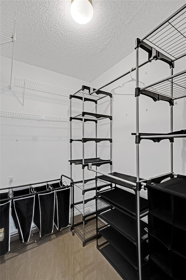 Building Photo - 5140 SW 40th Ave