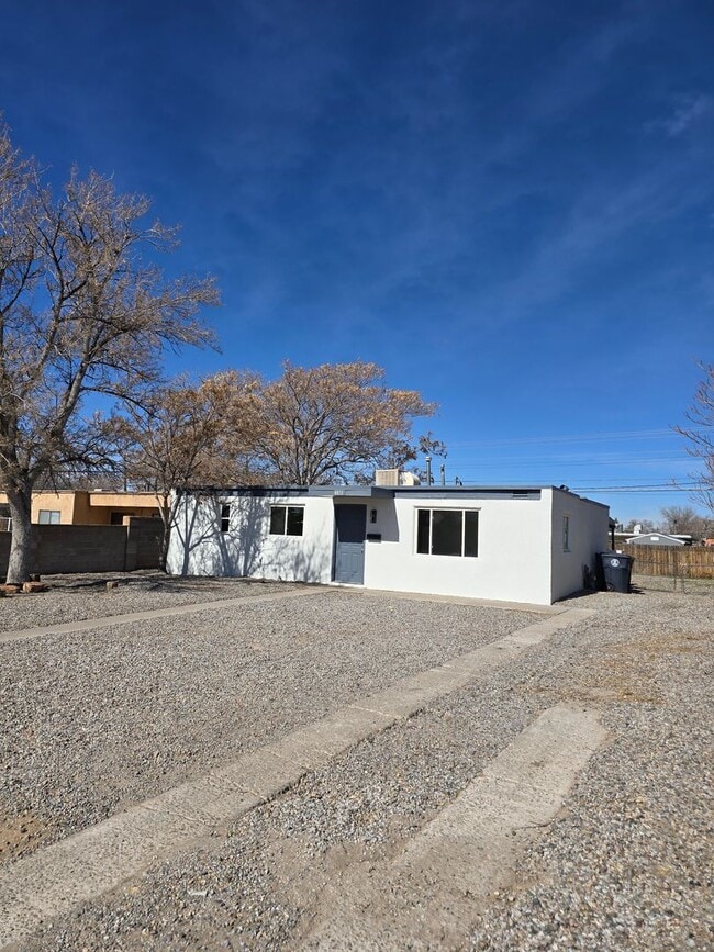 Building Photo - 4811 Comanche Rd NE