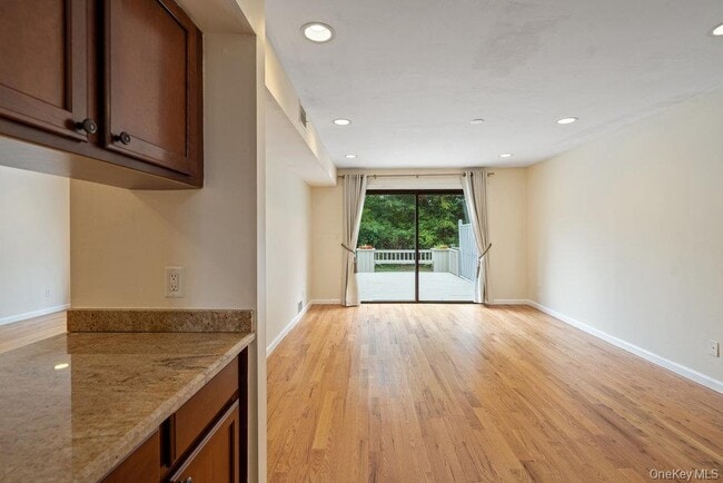 Building Photo - 90 Foxwood Dr