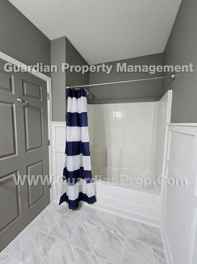 Building Photo - St Louis Park Condo, Heated Garage Space Included, Dishwasher, In Unit Laundry