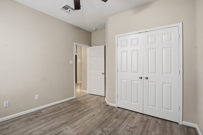 Building Photo - 11103 Avery Oaks Ln