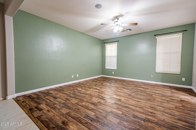 Building Photo - 18433 W Sunnyslope Ln
