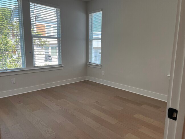 Master Bedroom - 5032 York Park Ln