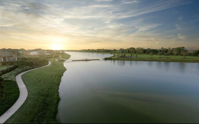 Building Photo - 4143 Champlain Wy